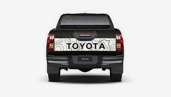 Polep vrstevnicemi a nápisem TOYOTA