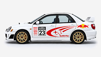 Závodní polep s číslem na Subaru WRX