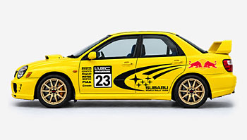 Závodní polep s číslem na Subaru WRX